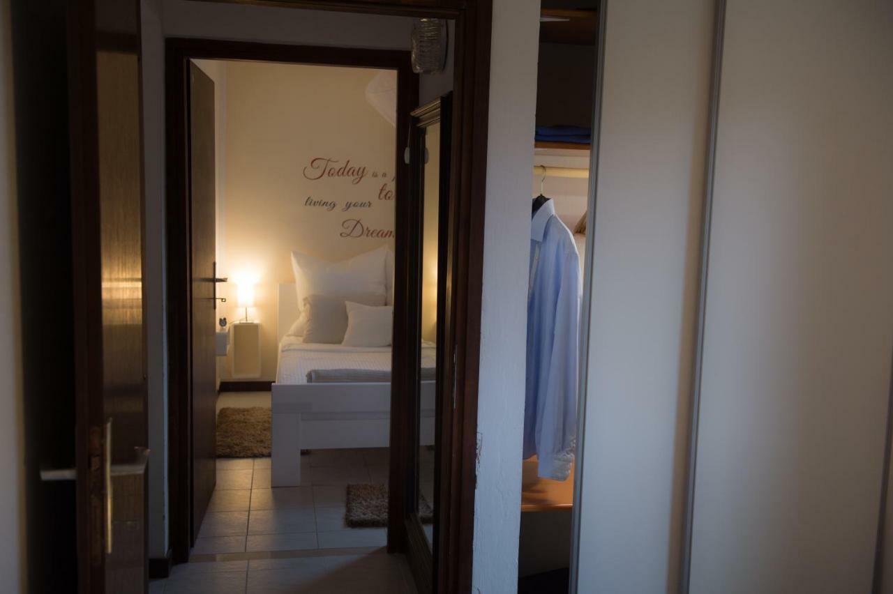 Apartmen Relax 200 M T Beach Rovinj Exterior foto